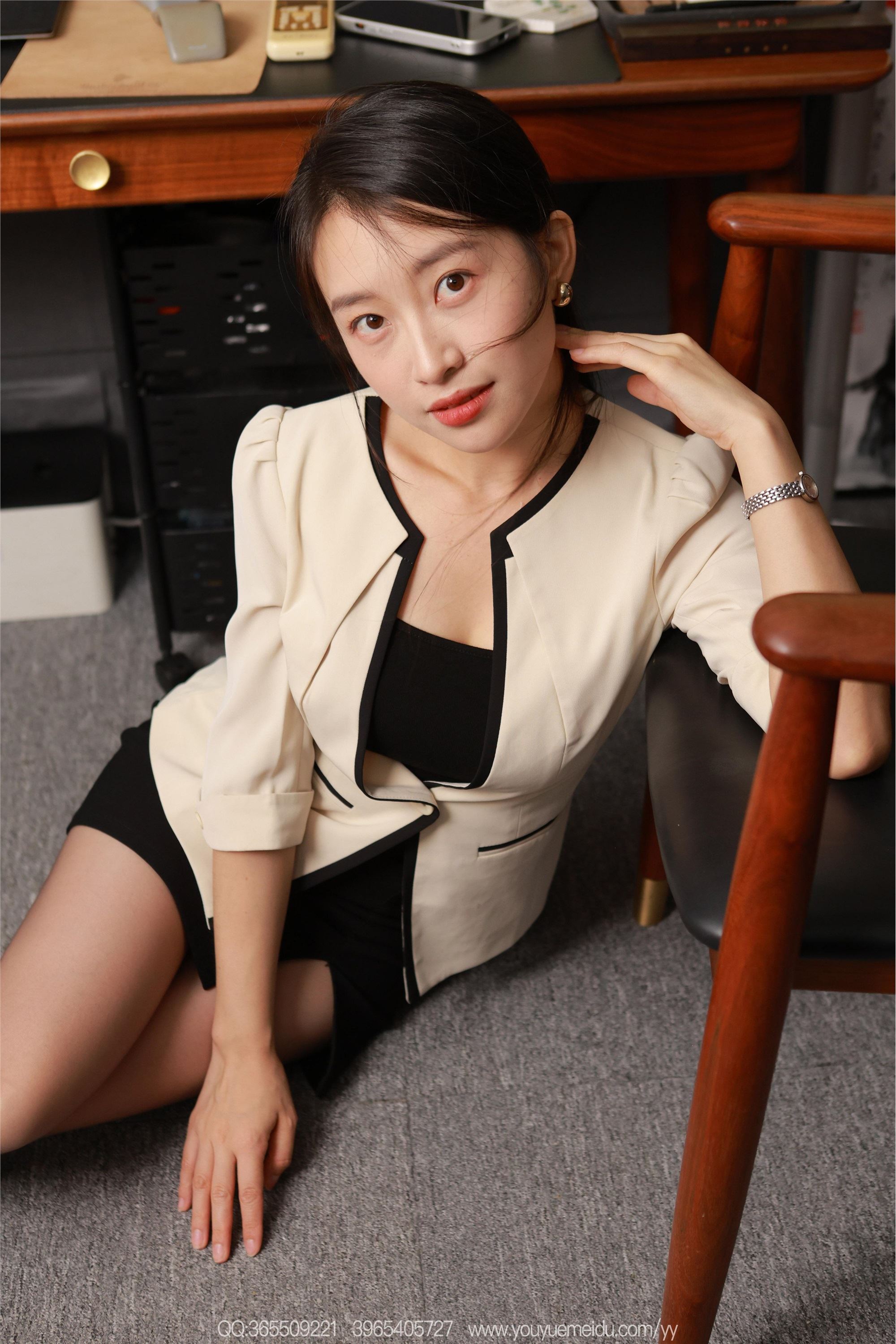 IESS异思趣向  2025.10.28 丝享家 2196 小婕《温柔OL风》